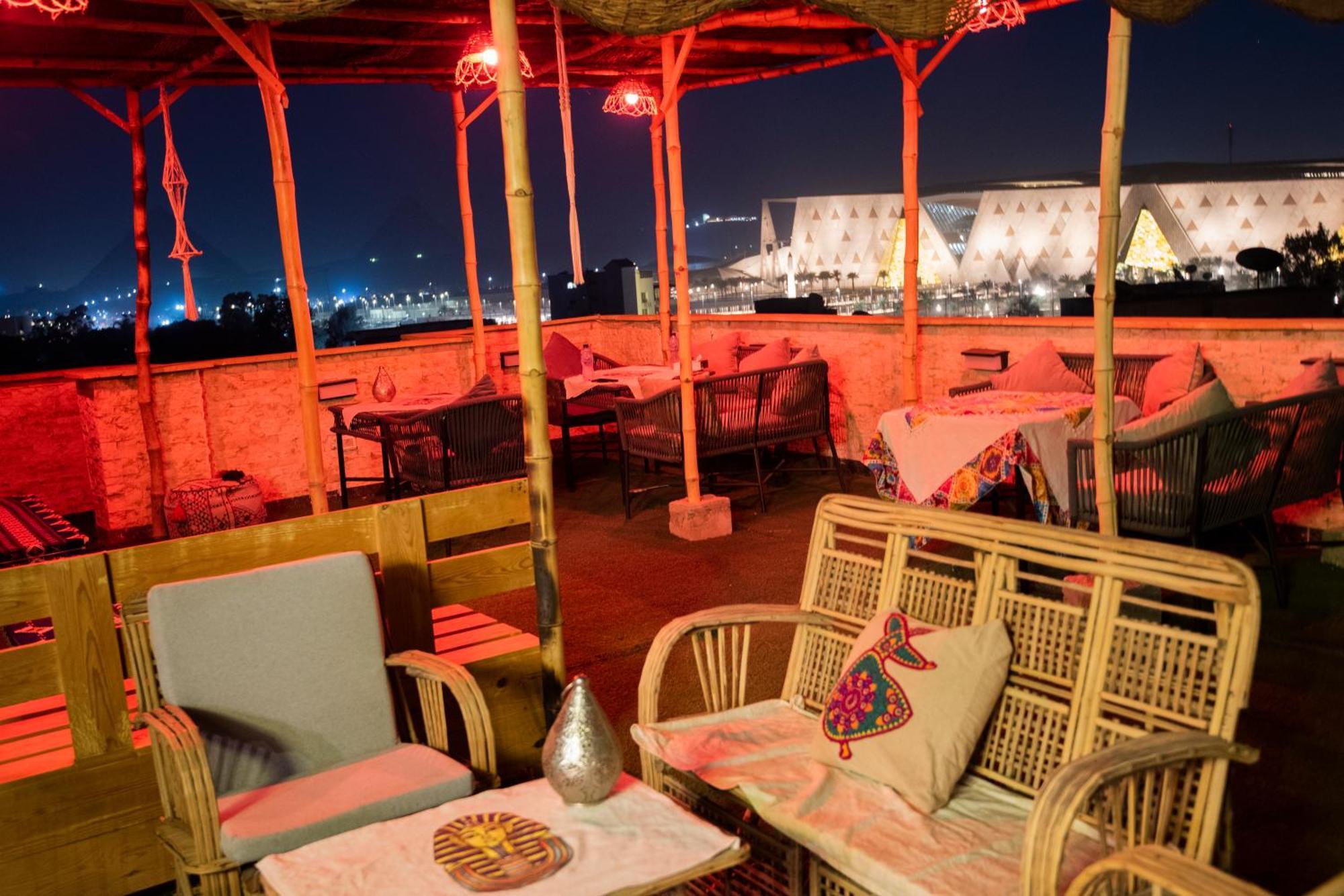 Tout King Pyrimds View * Cairo