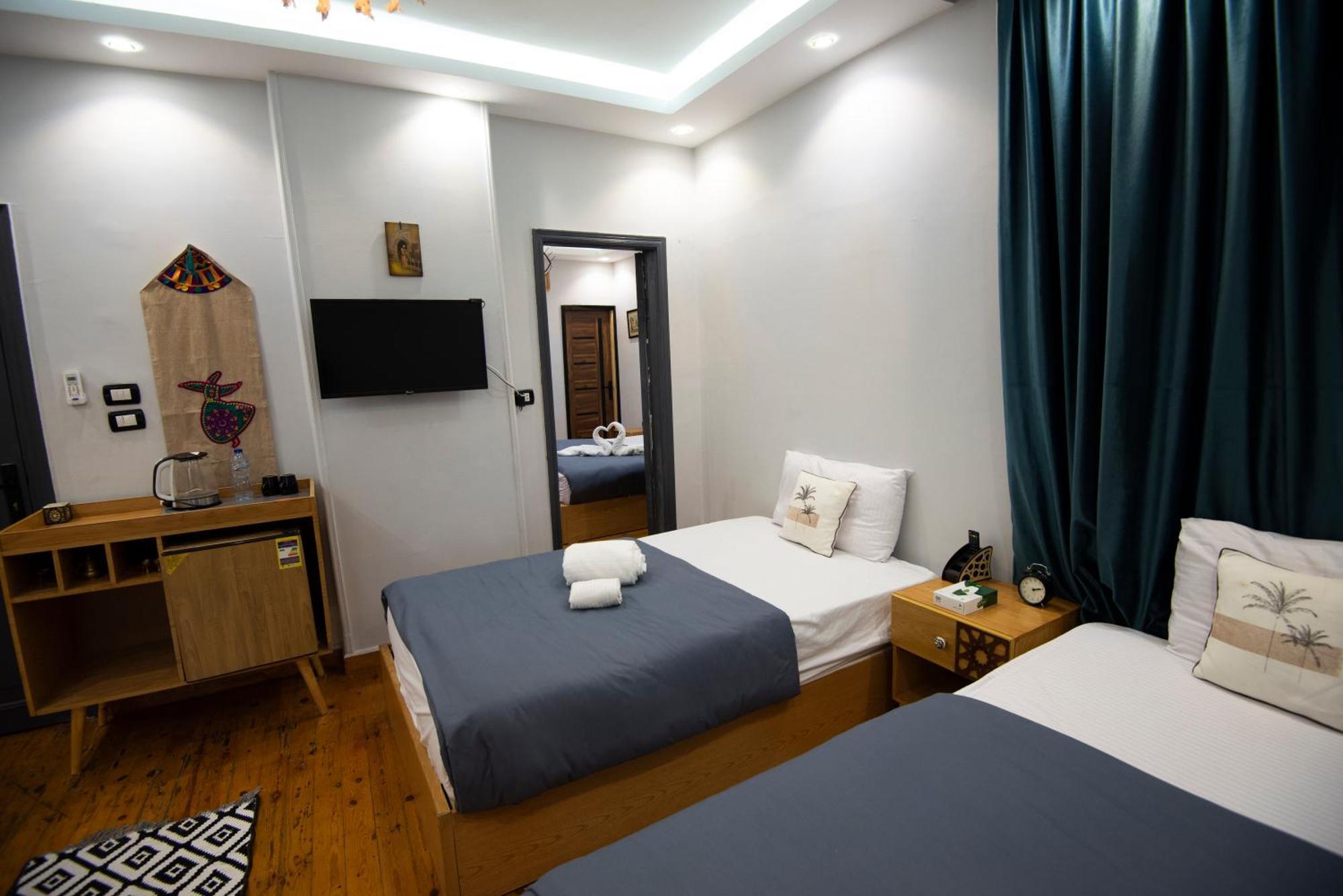 Apartment Tout King Pyrimds View