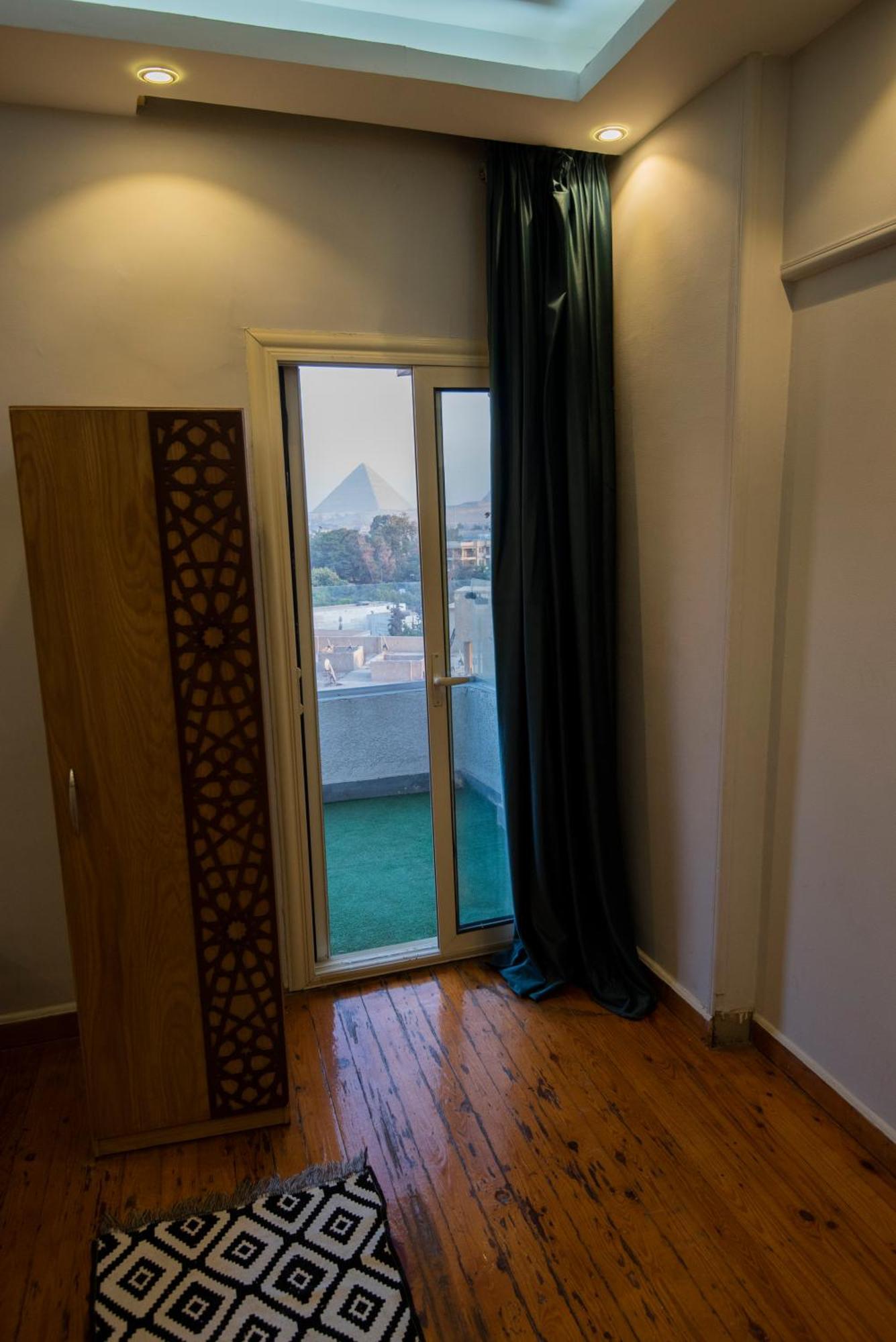 Tout King Pyrimds View Apartment