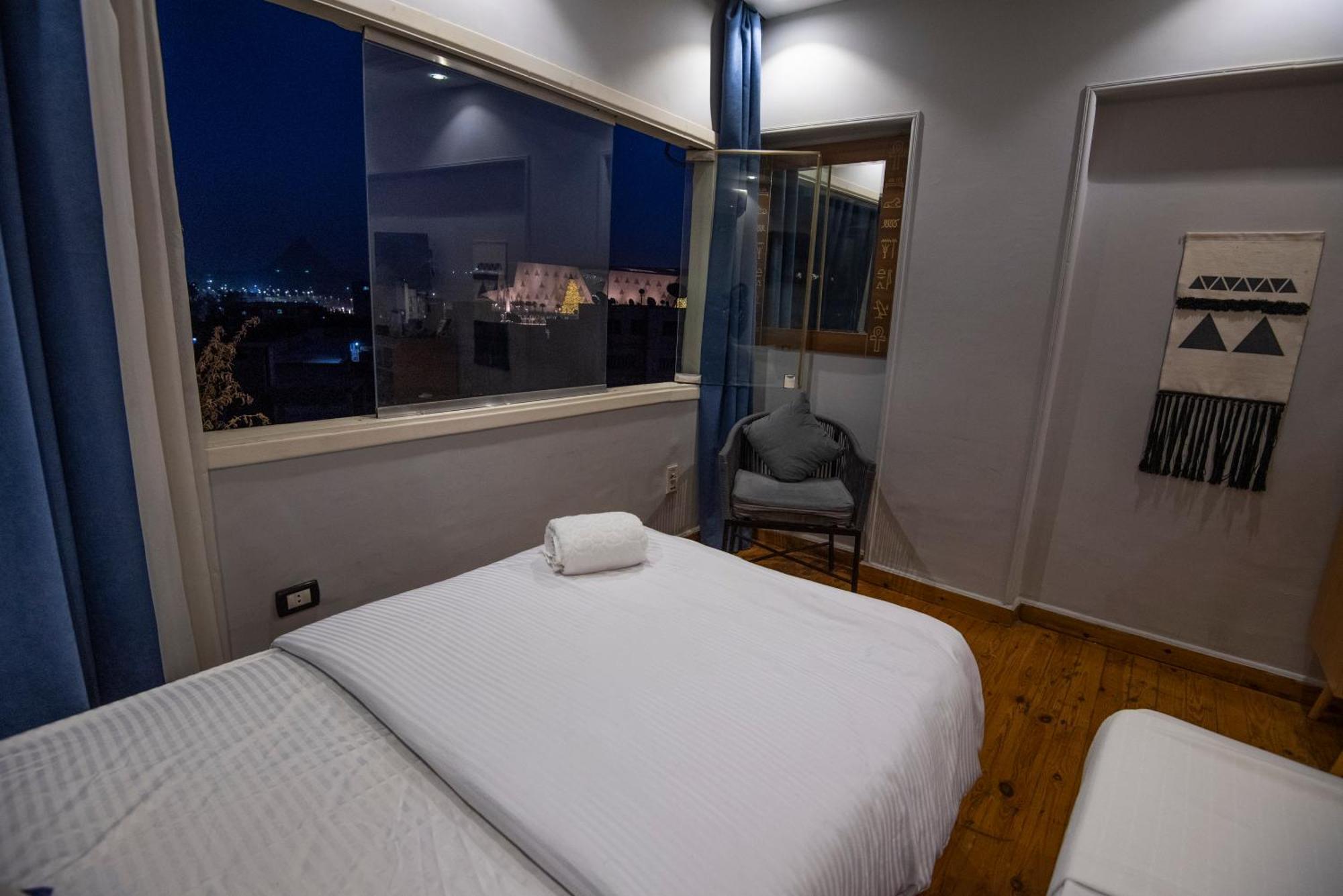 Apartment Tout King Pyrimds View